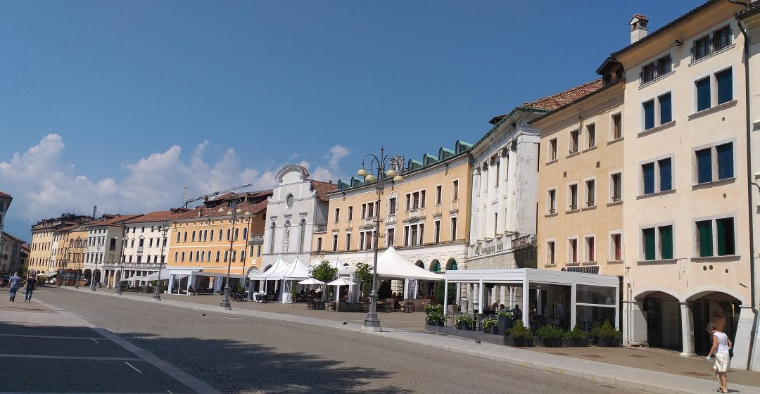 Piazza dei Martiri o Campedel景点图片