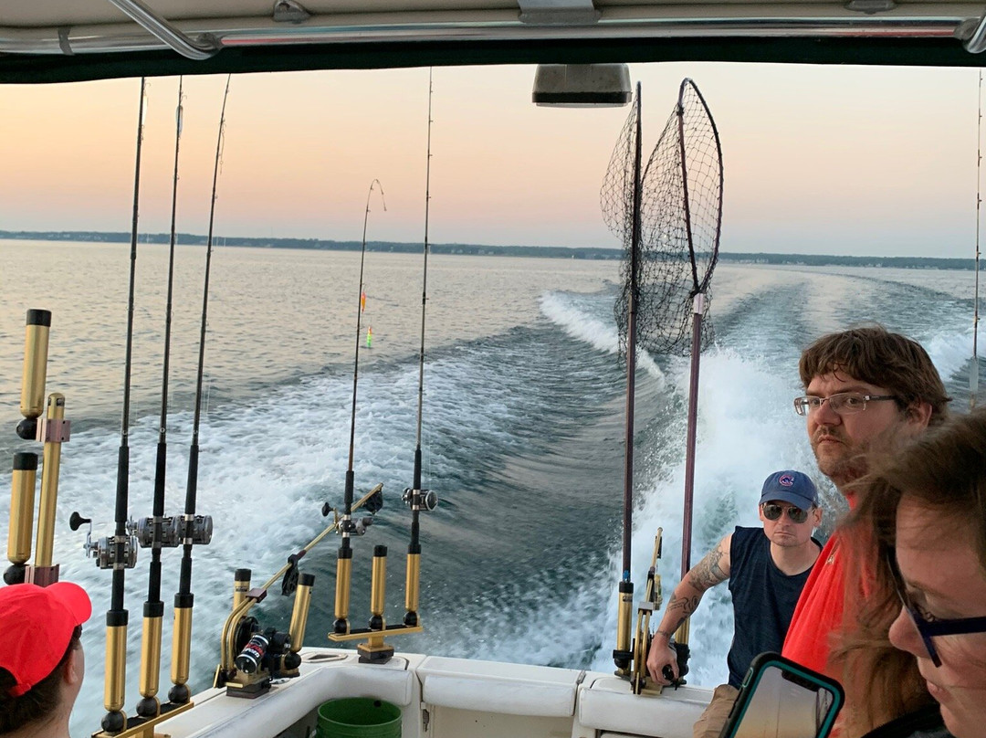 Salmon Hunter Charters-New Buffalo必去景点