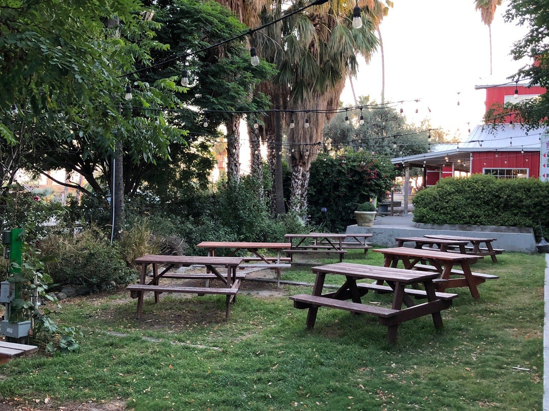 Murray Family Farms, The Big Red Barn-贝克斯菲尔德必去景点