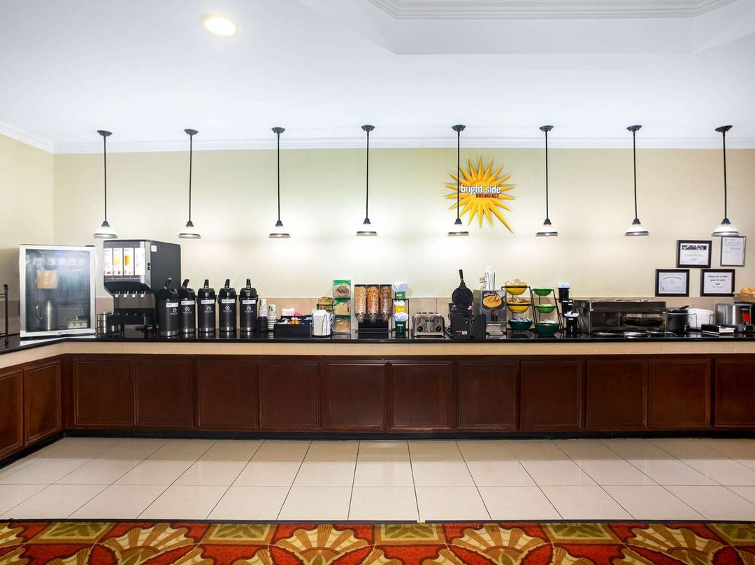 La Quinta Inn Suites By Wyndham Columbus TX主图