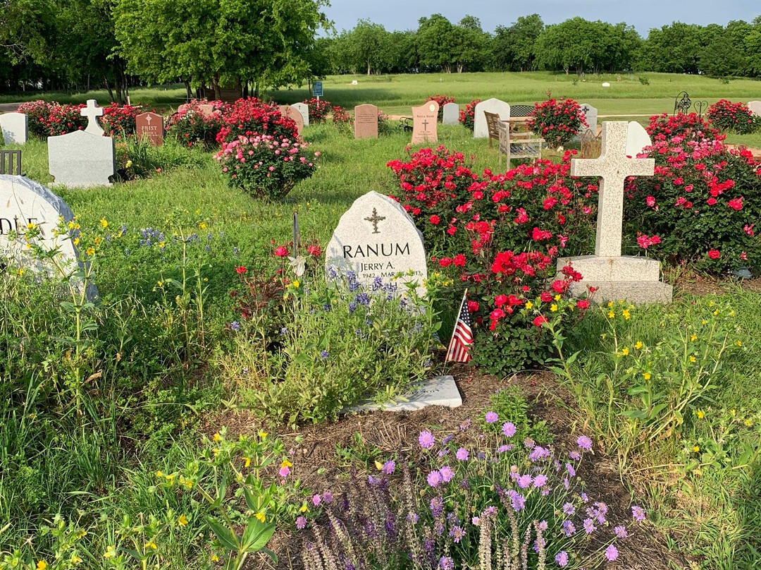 Our Lady of the Rosary Cemetery and Prayer Gardens景点图片