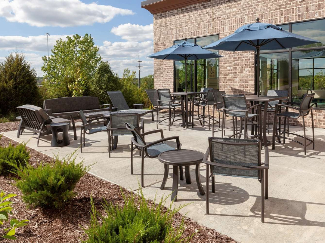 Hampton Inn & Suites Overland Park South主图