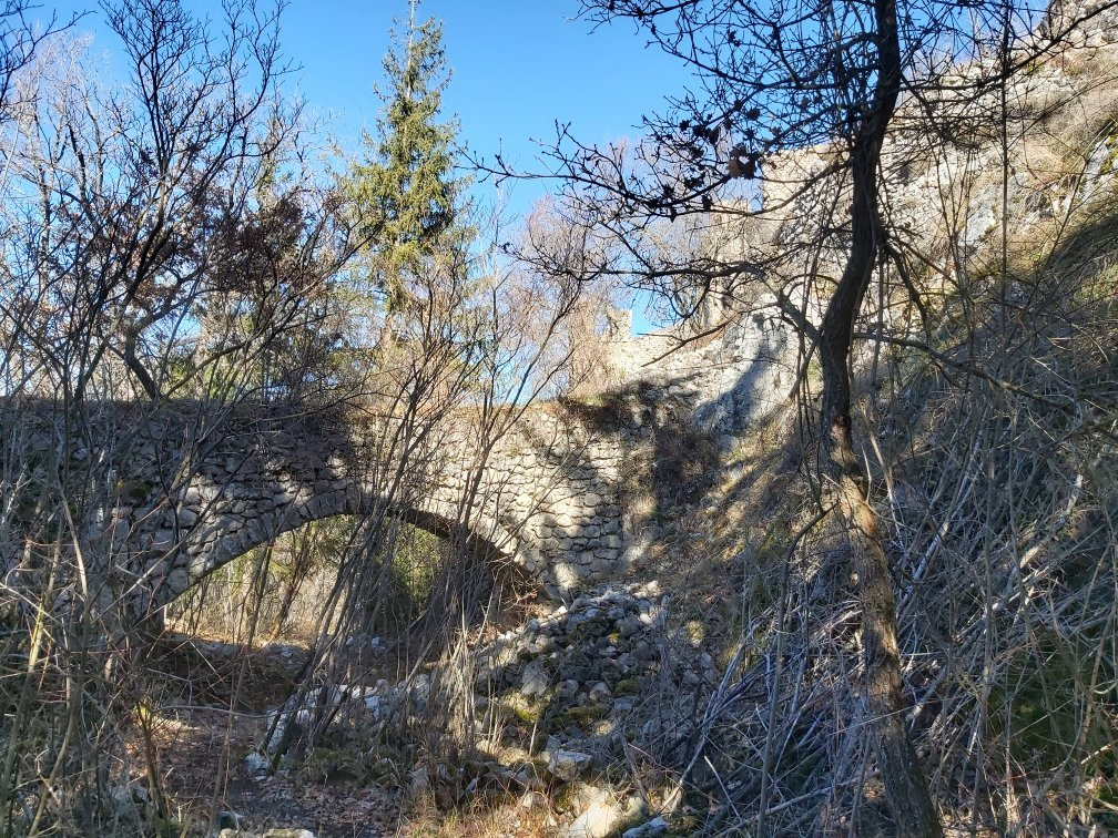Castello di Fossa景点图片