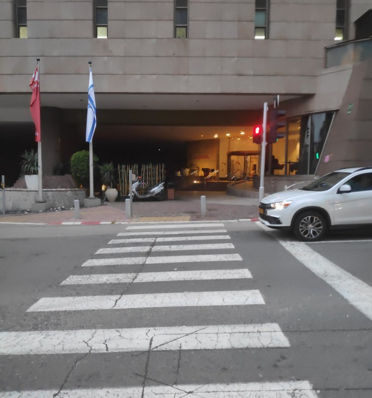 Leonardo City Tower Hotel主图