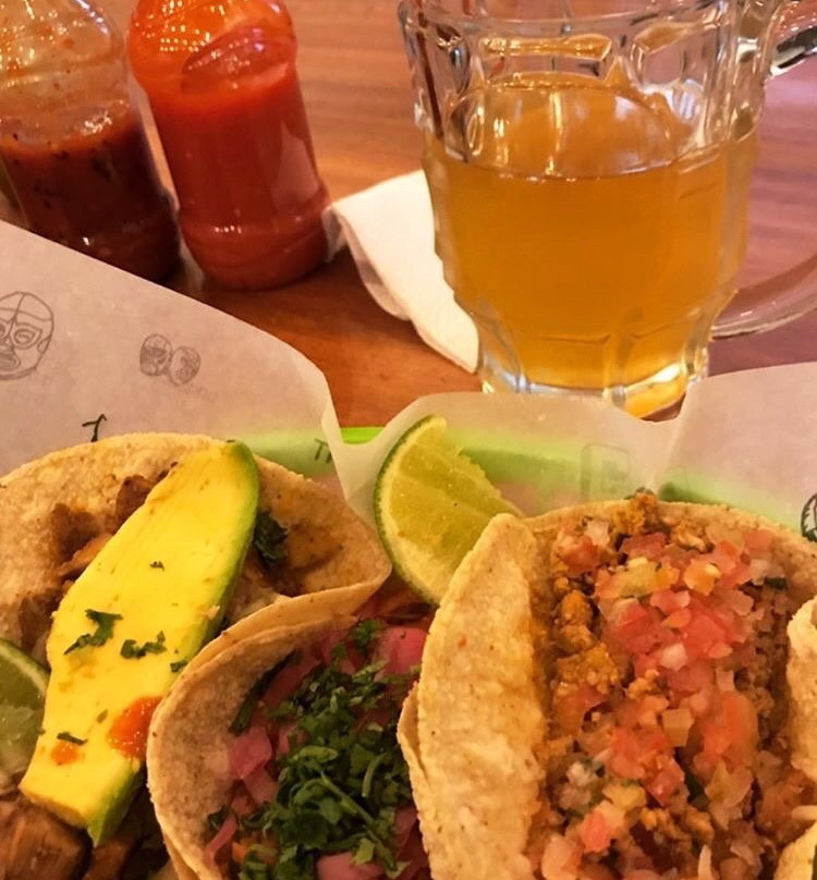 Carnales & Rivales主图