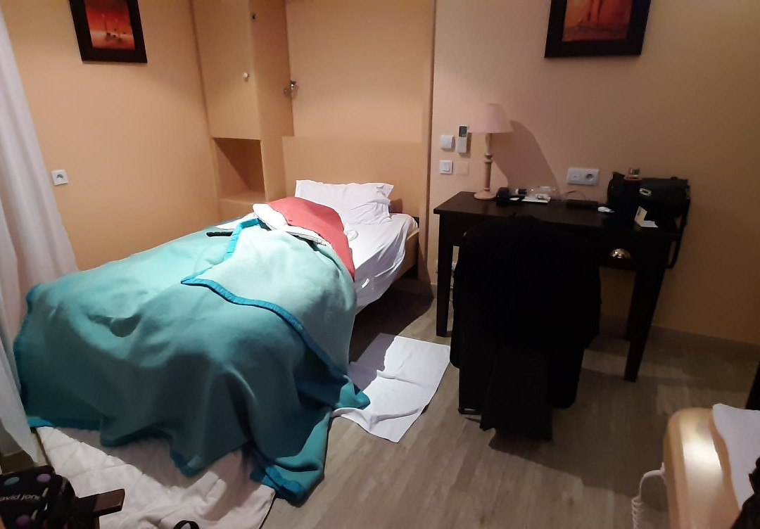 瑞莱斯法洛酒店主图