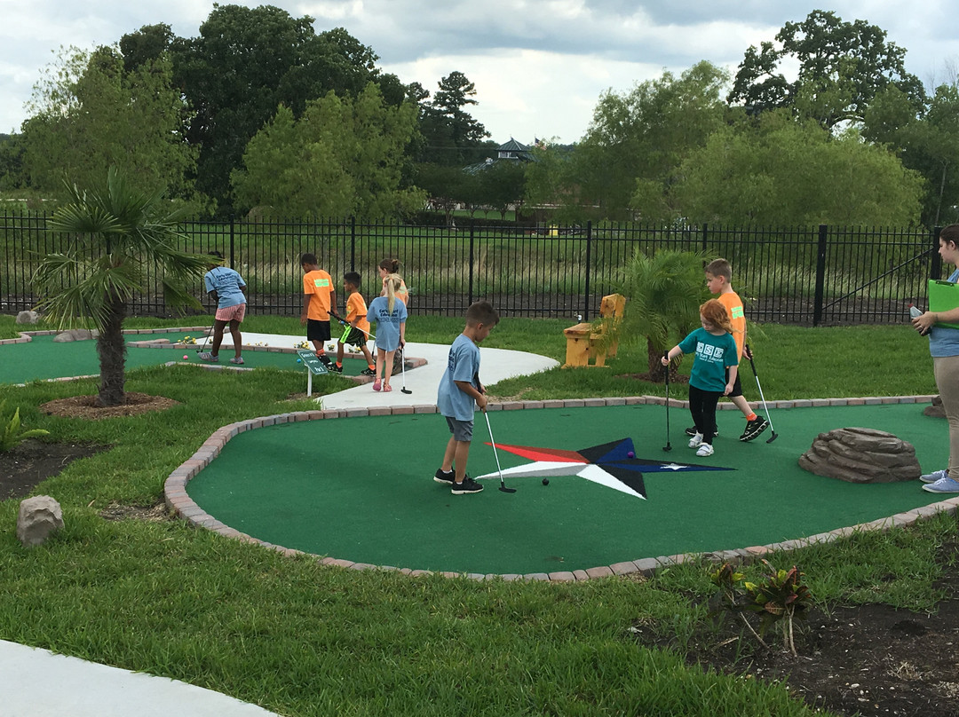 Longview Greens Miniature Golfing景点图片