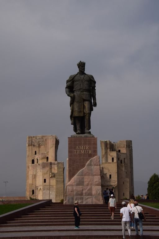 Statue of Amir Timur景点图片