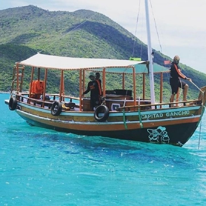 Embarcacao Capitao Gancho-阿拉伊阿尔港必去景点