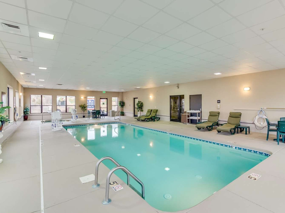 迪克森汉普顿酒店主图