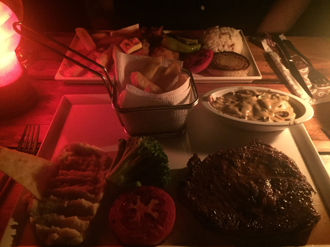 Roy's Place Karaoke Bar景点图片