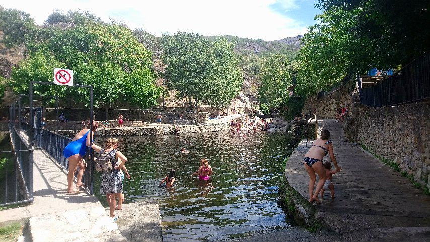 Piscina Natural  Casas del Monte景点图片
