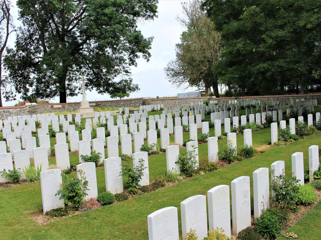 Contalmaison chateau cemetery景点图片