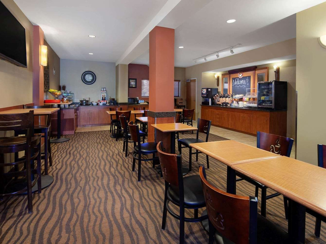 AmericInn by Wyndham Rochester Airport主图