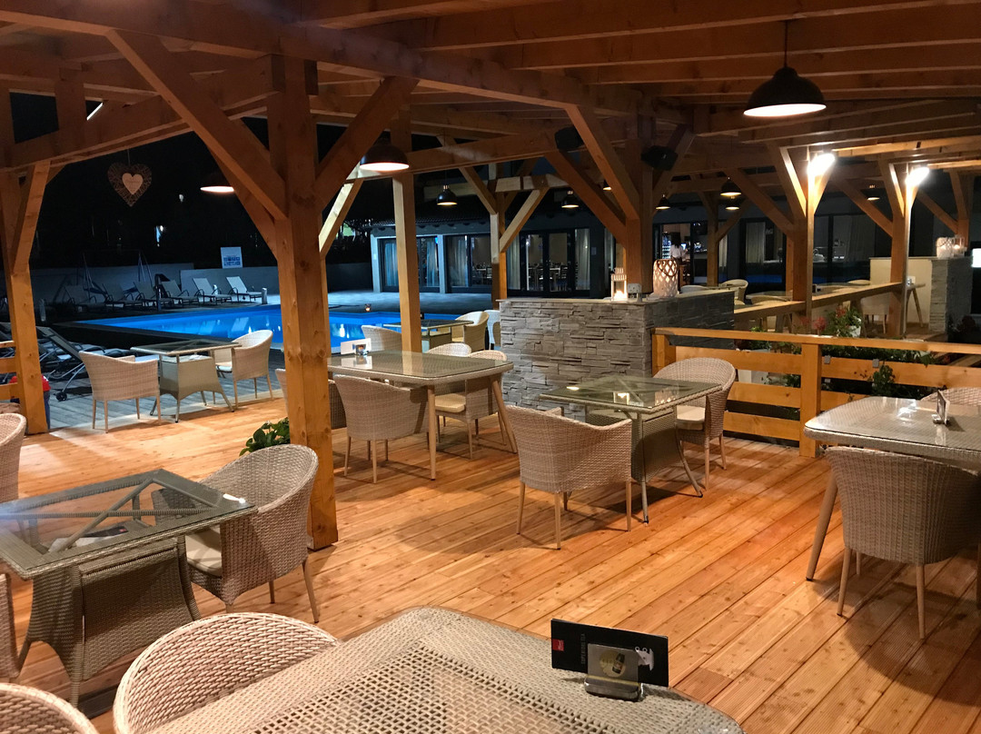 16 Lakes Hotel主图