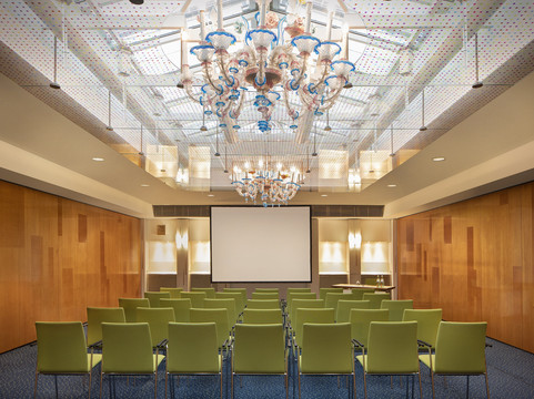 汉诺威皇冠假日酒店主图