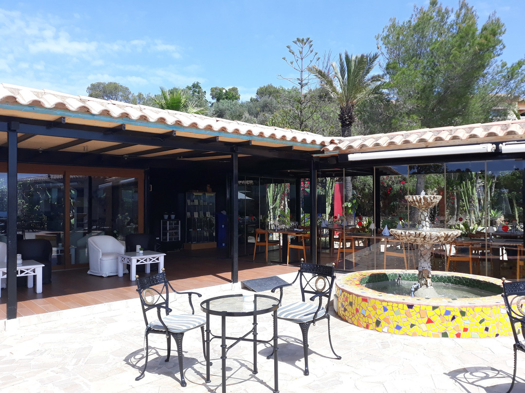 佩蒂特卡拉弗内尔斯酒店主图