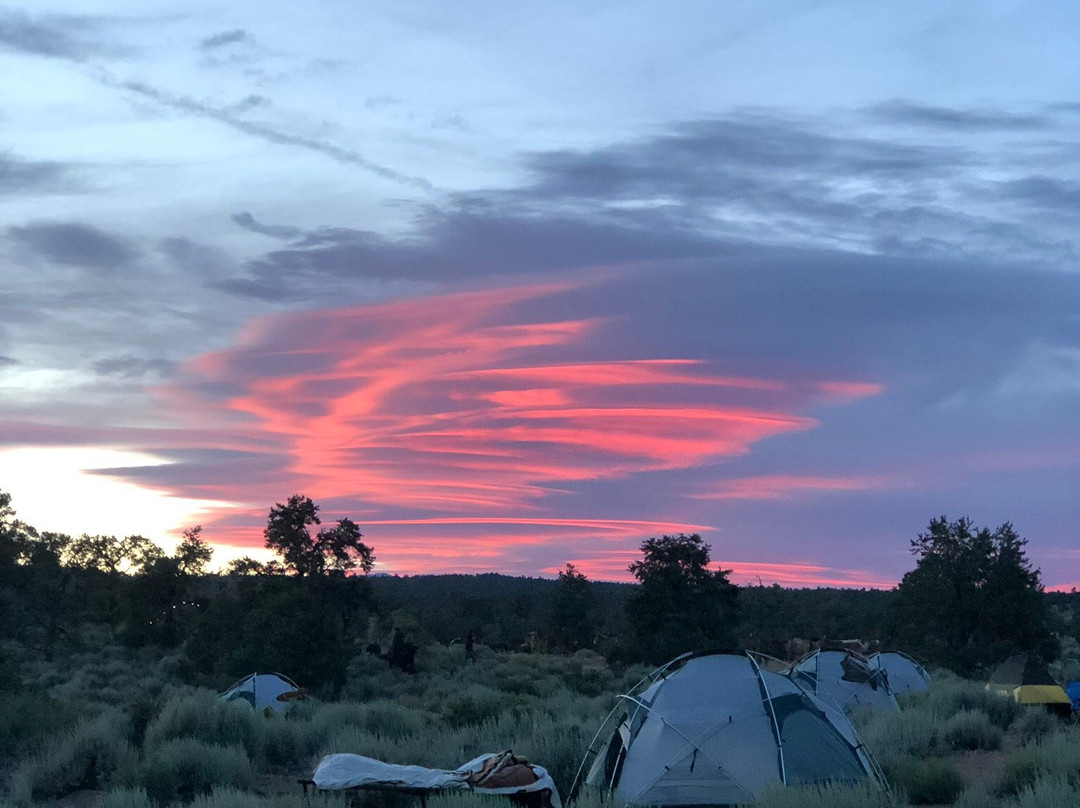 Frontier Pack Train-六月湖必去景点