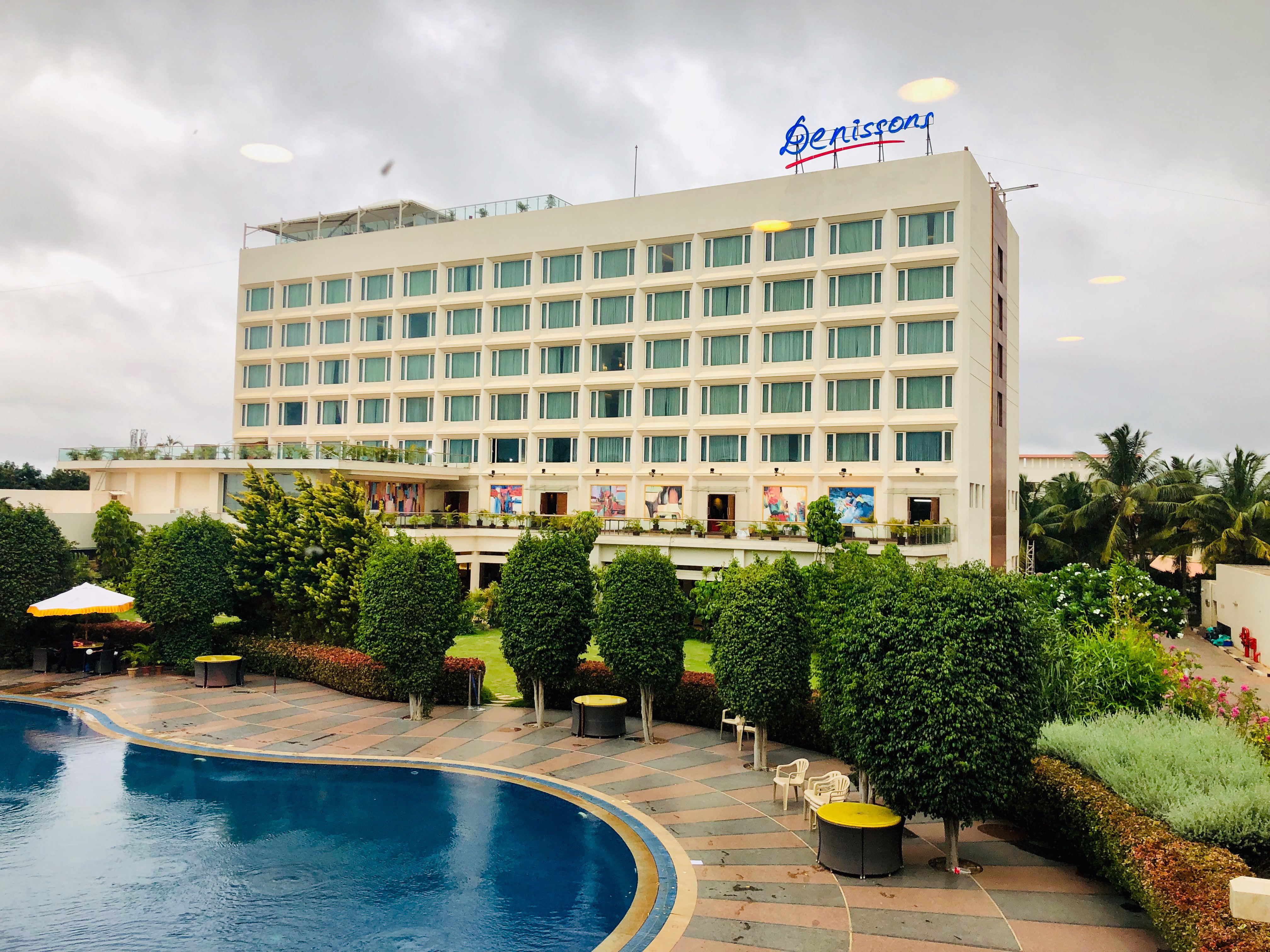 Denissons Hotel-泳池