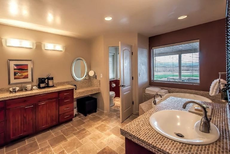 Johnson Ridge Inn & Vineyard主图