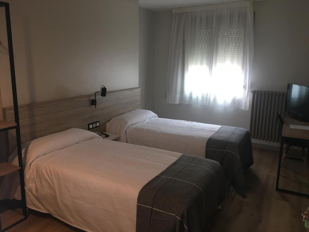 Hotel Torres Manlleu主图