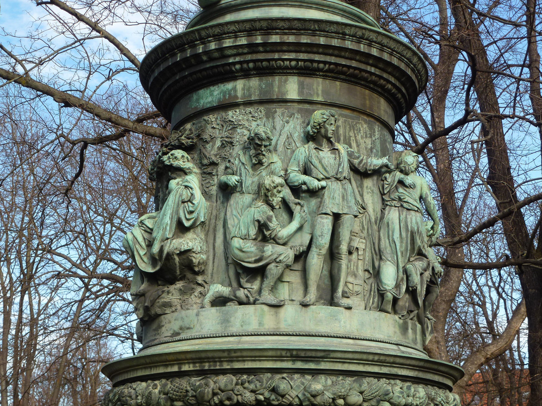 Monument Adalbert Lanny景点图片