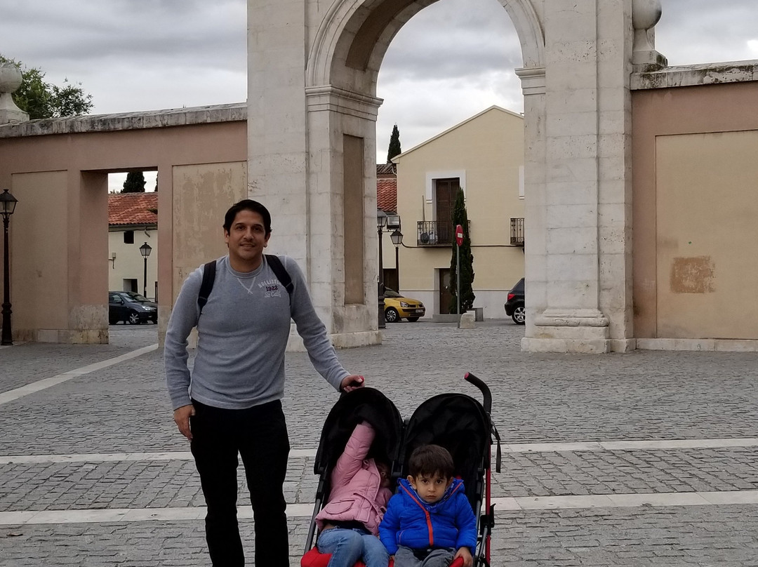 Murallas de la Ciudad-阿尔卡拉-德-哈纳雷斯必去景点