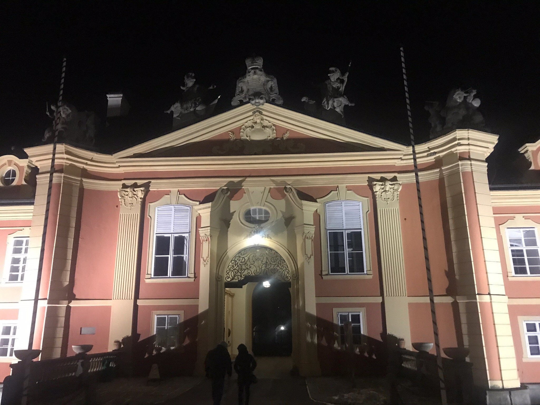 Chateau Dobris-官方