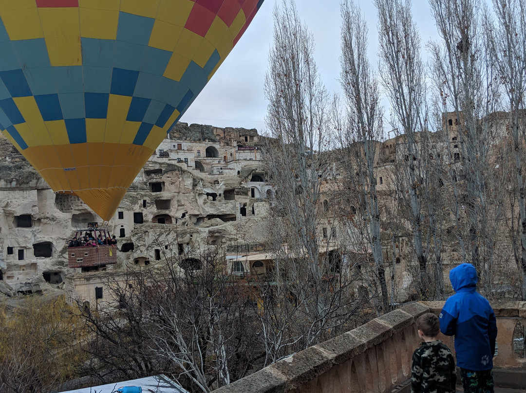 The Village Cave Hotel主图