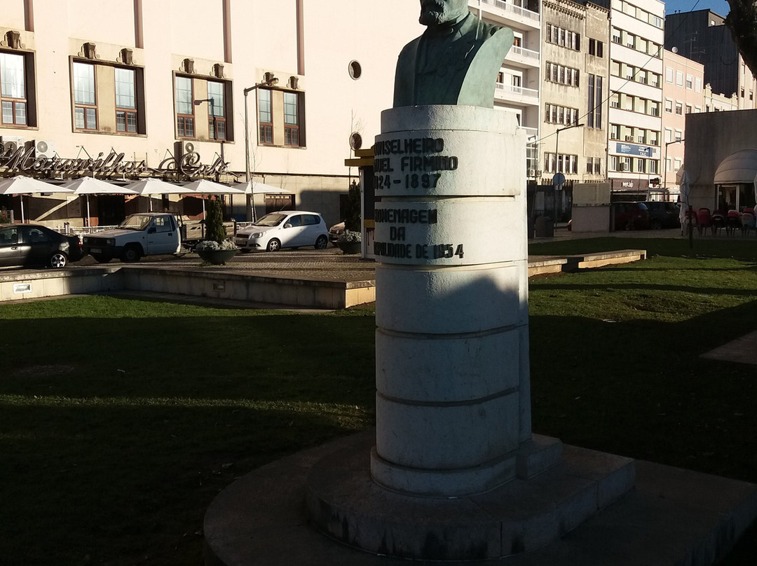 Monumento Busto de Manuel Firmino-阿威罗必去景点