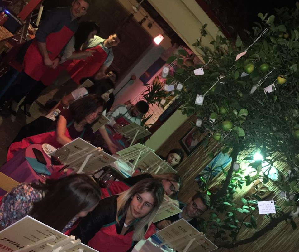 Telajo & Vere or Paint & Wine Albania-地拉那必去景点