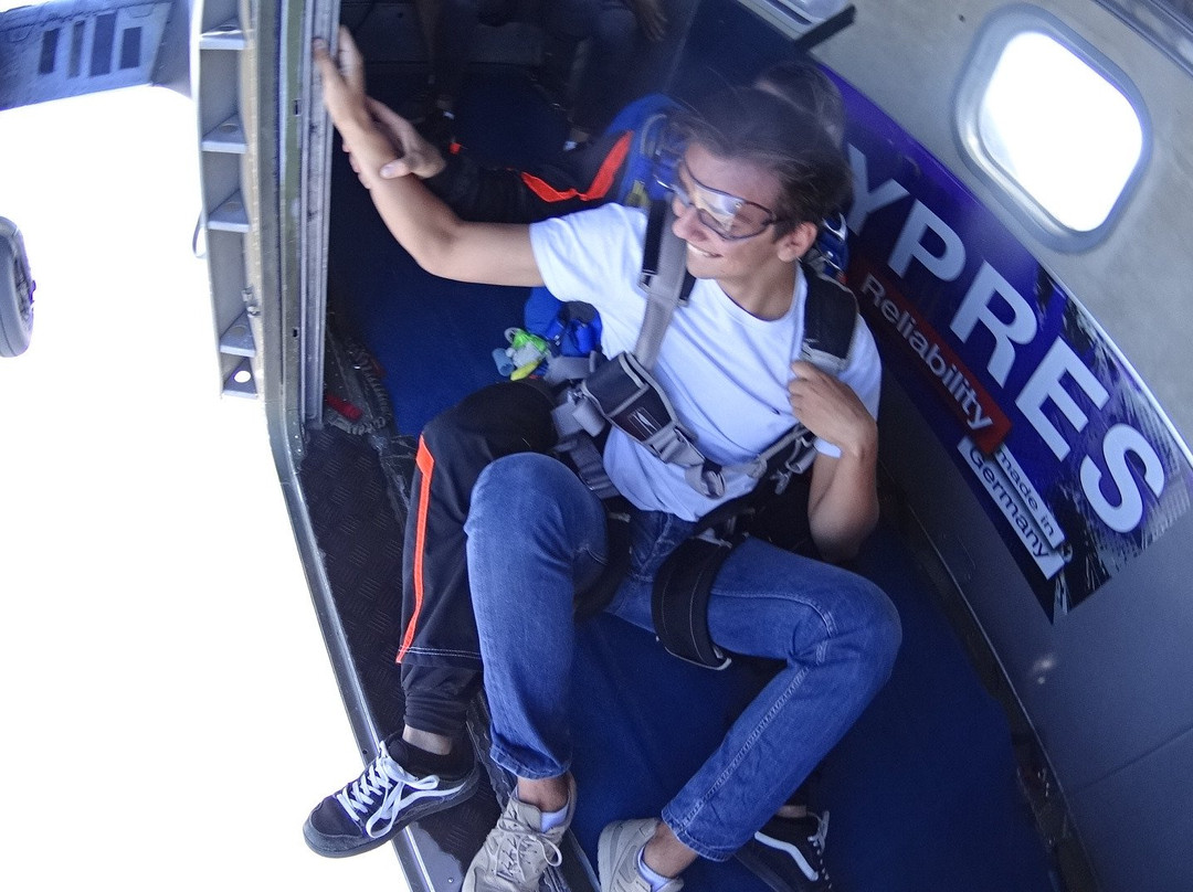 Skydive Pujaut景点图片