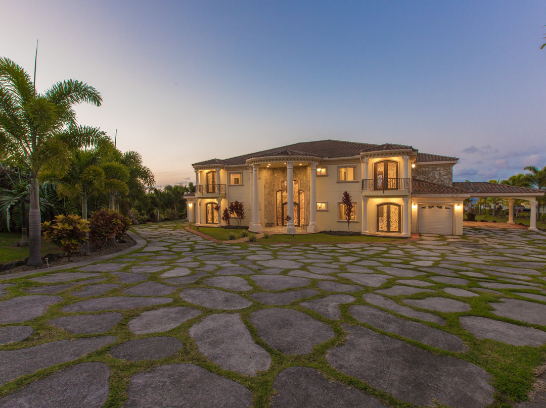 Oceanfront Legacy Vacation Rental主图