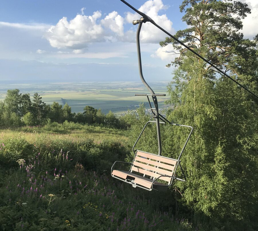 Chairlift to Mountain Tserkovka景点图片