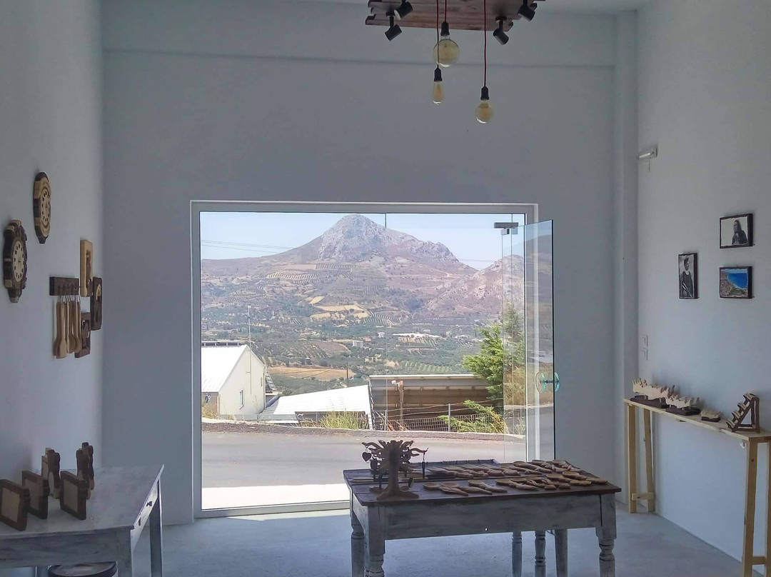 Pelekis Wood Lab Wood Carving Workshop-Asomatos必去景点