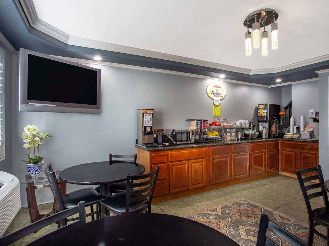 奇科速8酒店主图