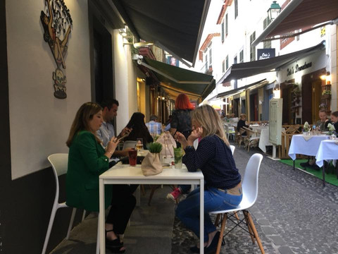 Revolucion Cocktail Bar-沙尔必去景点