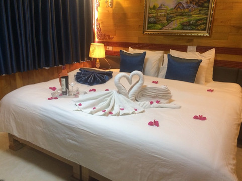 La Paci Cruises-下龙湾必去景点