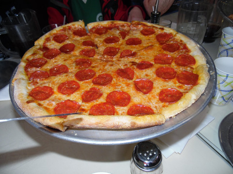 Pazza Luna Restaurant & Pizzeria