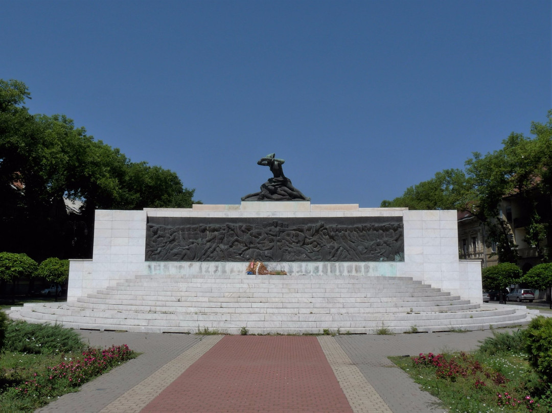 Monument to Fallen Soldiers and Victims of Fascism景点图片