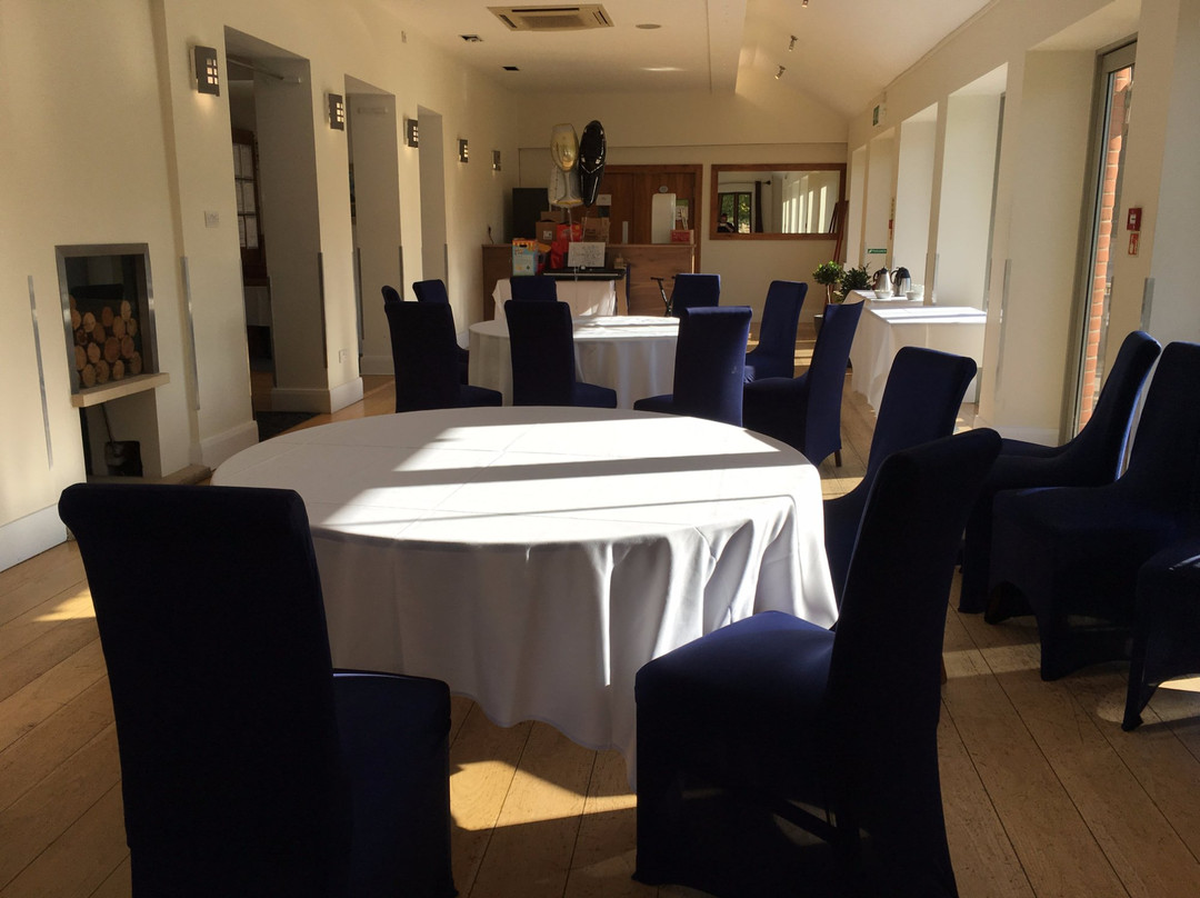 Hampton Court Palace Golf Club-泰晤士河畔金斯敦必去景点