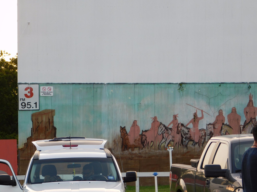 Galaxy Drive-in Movie Theatre-恩尼斯必去景点