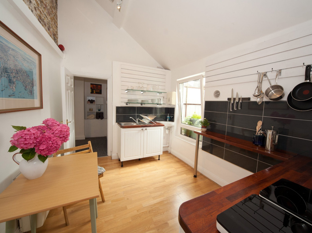 Dalton's Bar & Accomodation-金塞尔必去景点