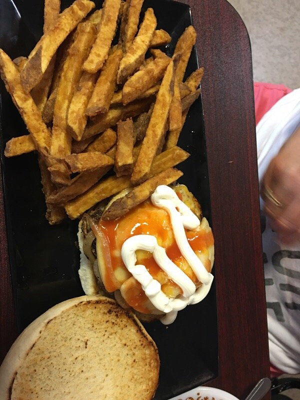 Newton Falls餐馆和美食-Big D's Newton Grill