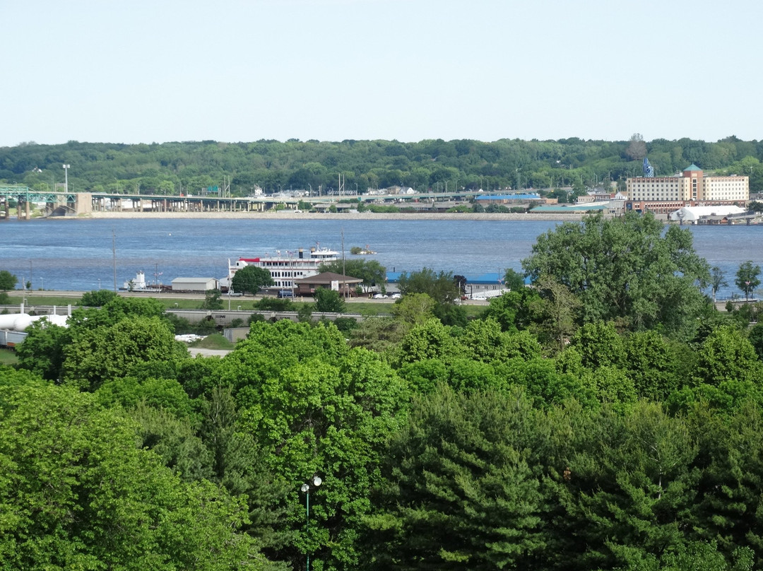 Riverside Cemetery-莫林必去景点