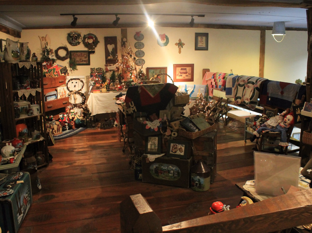 Barnyard Art Studio & Gallery-利蒂茨必去景点