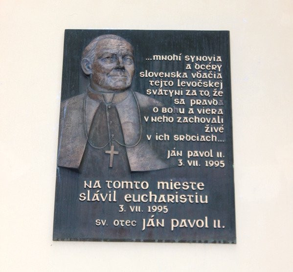 Statue in momory of the of Pope John Paul II-Levoca必去景点