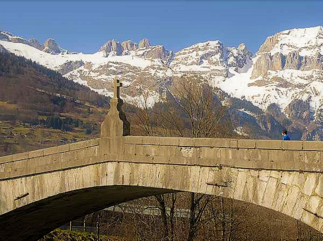 Vieux Pont de Saint Martin-萨朗什必去景点