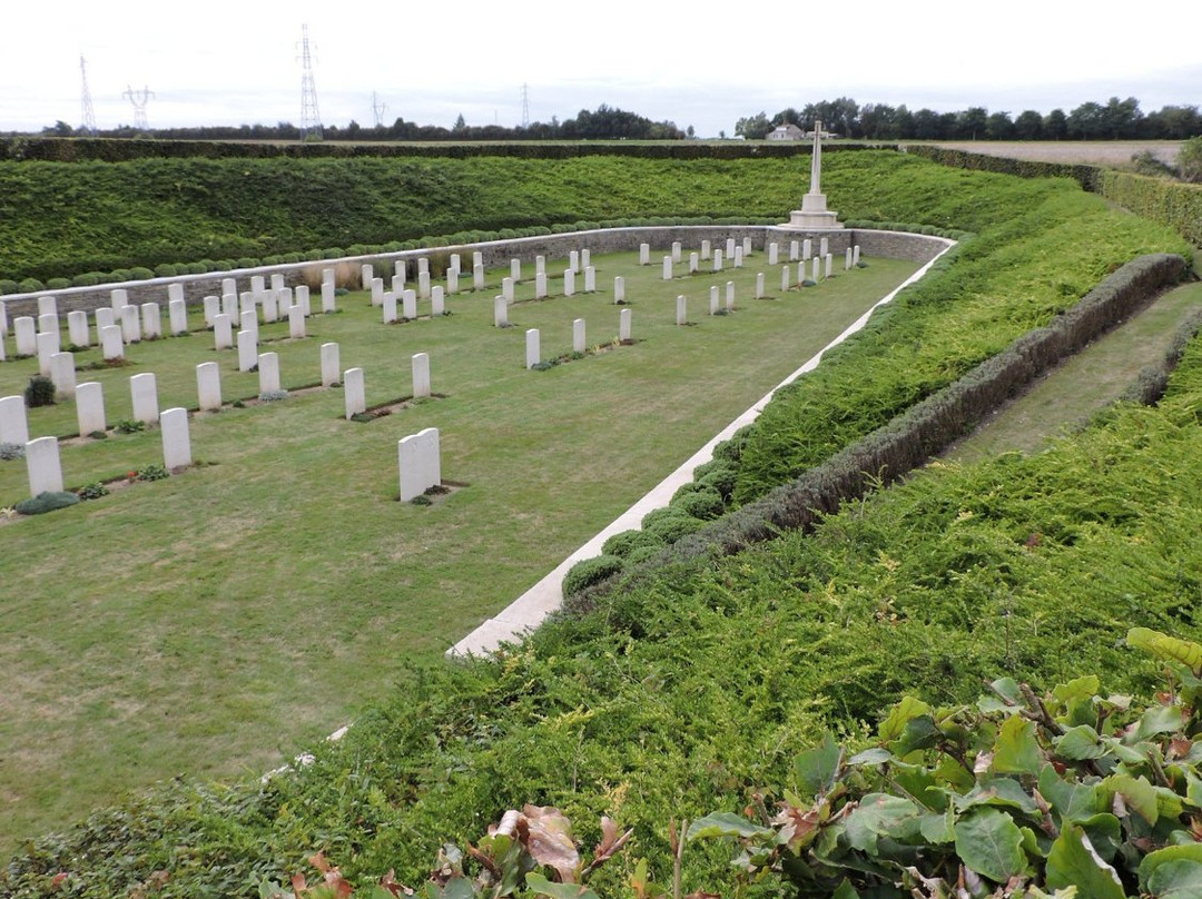 Quarry Cemetery景点图片
