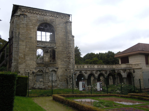 L'Abbaye de Saint-Maur-des-Fosses-圣莫代福塞必去景点